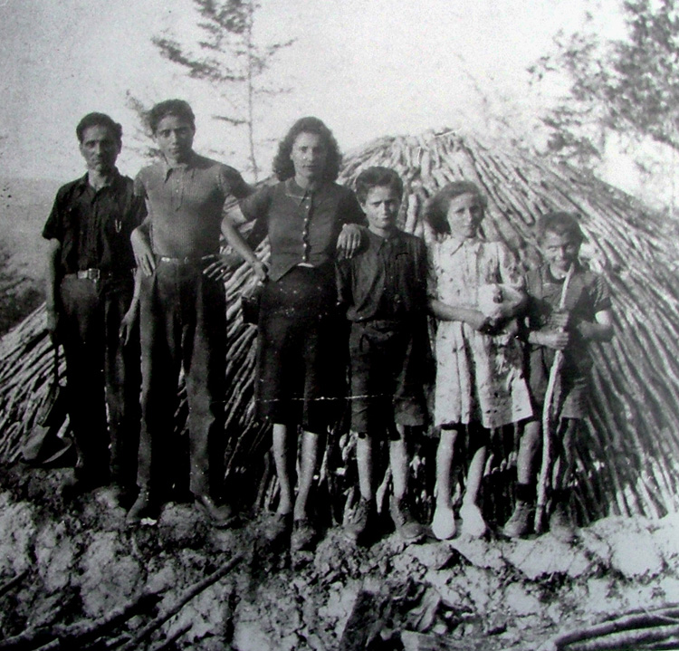  Image name: 47 Carbonai.jpg 
 width: 750 pixel 
 height: 719 pixel 
 Size: 262022 bytes 
 Click to enlarge 